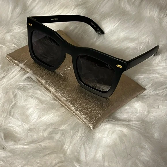 😎NEW😎Women’s Stylish Black Sunglasses - Picture 2 of 5